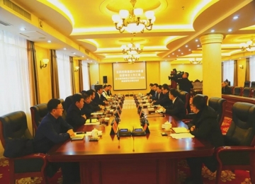 梅河口市委书记王爱明深入新宝gg娱乐控股集团现场办公